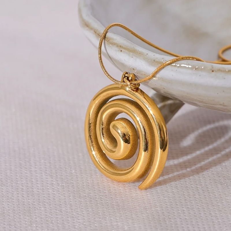 Shell Pendant Necklace