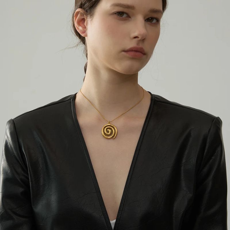Shell Pendant Necklace