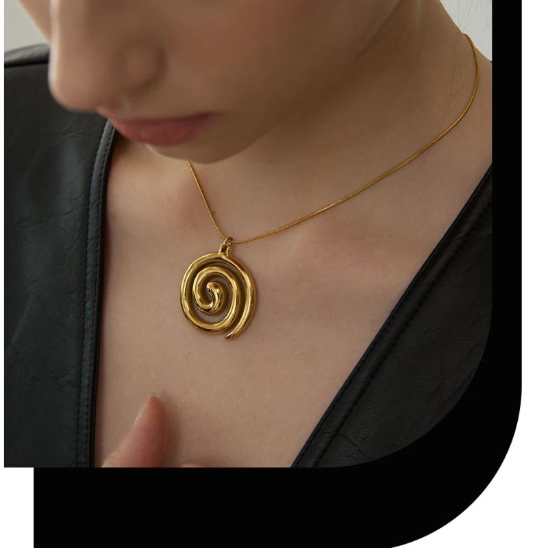 Shell Pendant Necklace