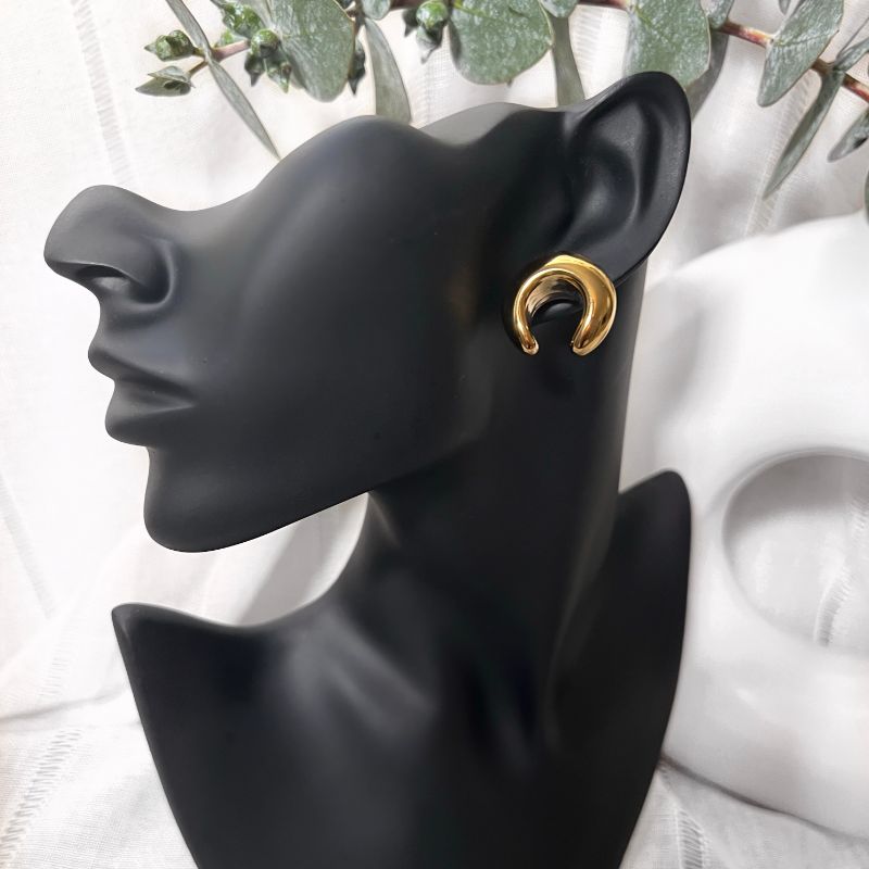 Bella Chunky Horseshoe Earrings