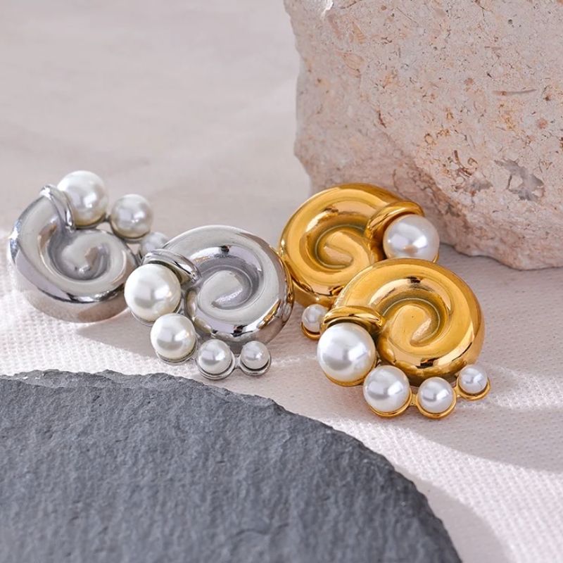 Pearls Stud Earrings