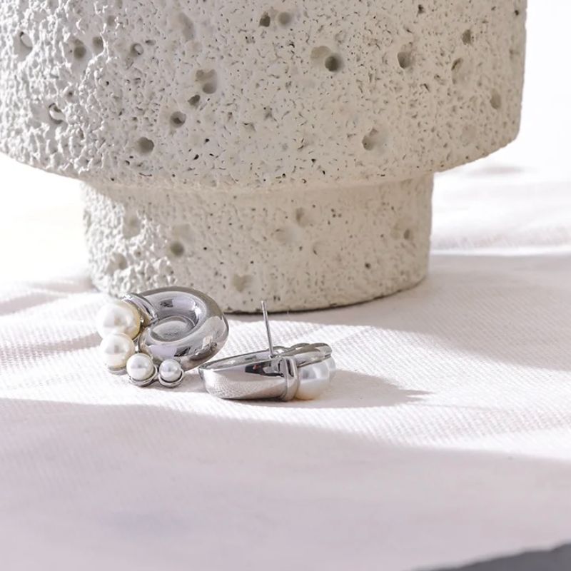 Pearls Stud Earrings