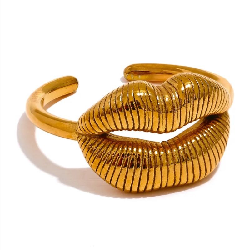 Lianne Ring