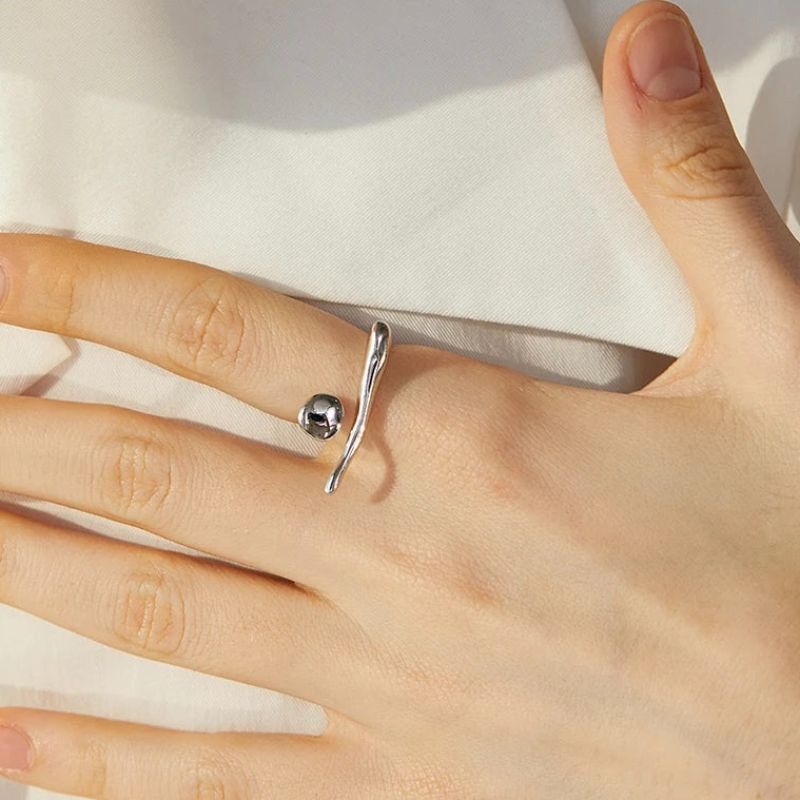 Artsy Minimalist Ring