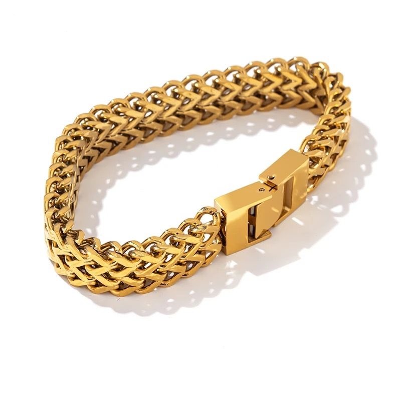 Carrie Cuban Link Bracelet